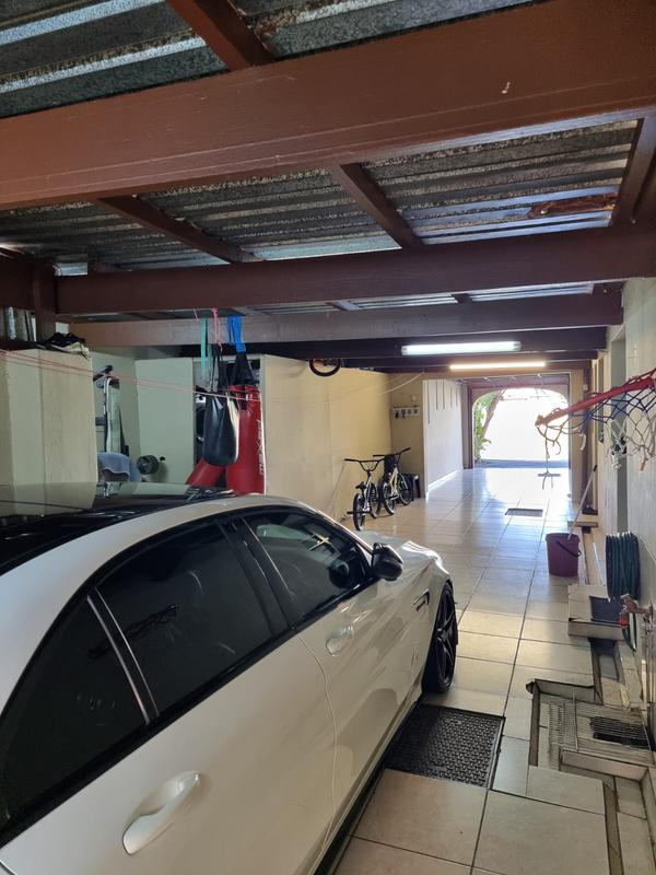 5 Bedroom Property for Sale in Grassy Park Western Cape